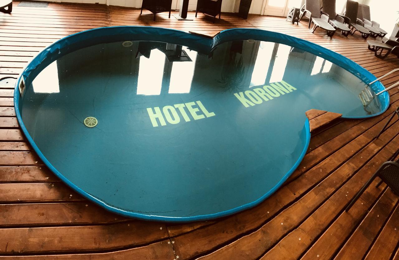 Hotel Korona ไฮจ์ดุสโซบอสโล ภายนอก รูปภาพ