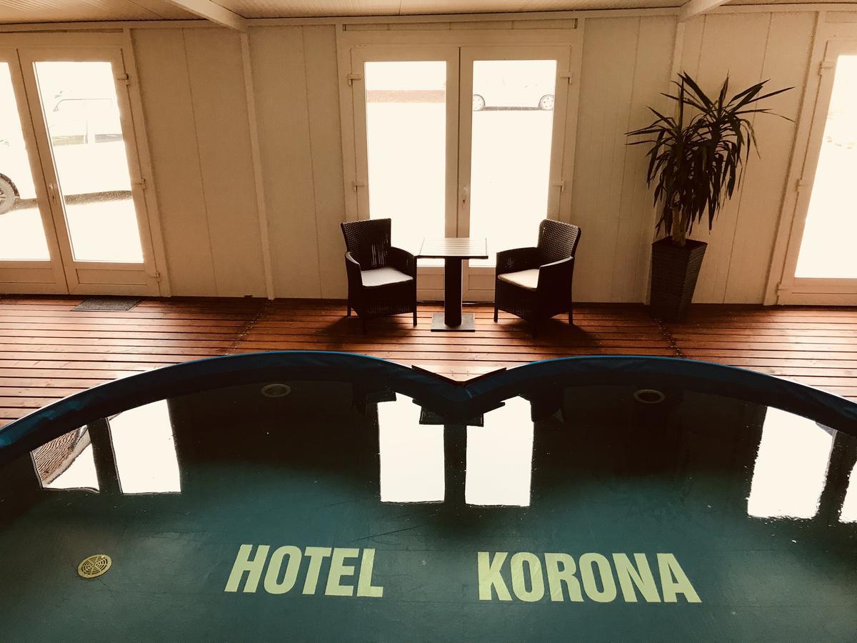 Hotel Korona ไฮจ์ดุสโซบอสโล ภายนอก รูปภาพ