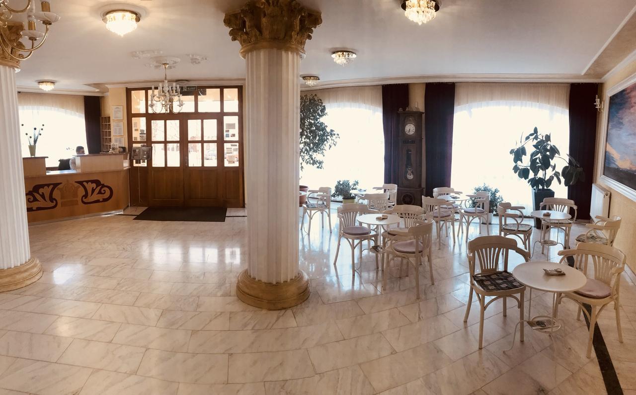 Hotel Korona ไฮจ์ดุสโซบอสโล ภายนอก รูปภาพ