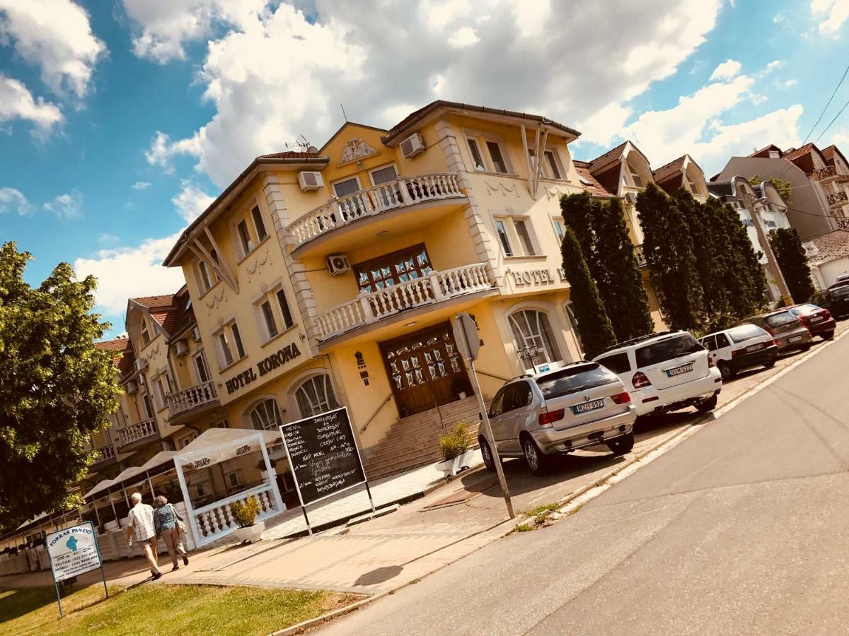 Hotel Korona ไฮจ์ดุสโซบอสโล ภายนอก รูปภาพ